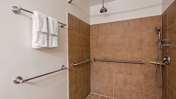 Best Western Plus Coastline Inn