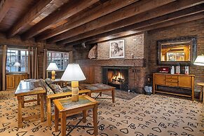 Dude Rancher Lodge