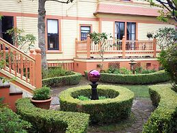 Gingerbread Mansion Inn