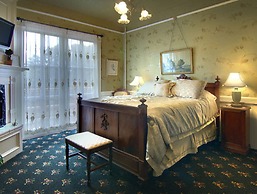 Gingerbread Mansion Inn