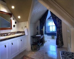 Gingerbread Mansion Inn