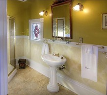 Gingerbread Mansion Inn