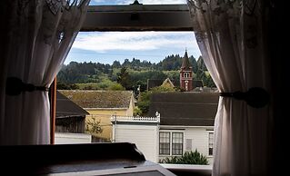 Gingerbread Mansion Inn