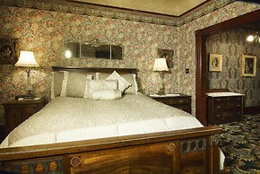 Gingerbread Mansion Inn