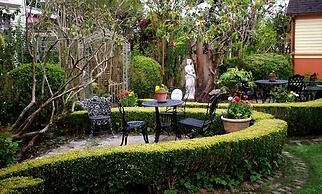 Gingerbread Mansion Inn