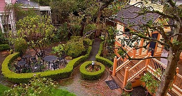 Gingerbread Mansion Inn