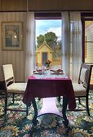 Gingerbread Mansion Inn