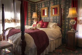 Gingerbread Mansion Inn