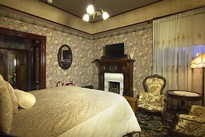 Gingerbread Mansion Inn