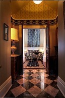 Gingerbread Mansion Inn