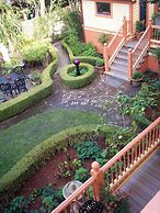 Gingerbread Mansion Inn