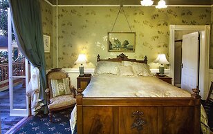 Gingerbread Mansion Inn