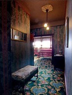 Gingerbread Mansion Inn