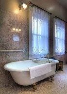 Gingerbread Mansion Inn