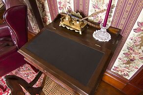 Gingerbread Mansion Inn