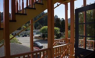 Gingerbread Mansion Inn