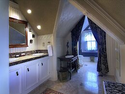 Gingerbread Mansion Inn