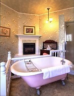 Gingerbread Mansion Inn