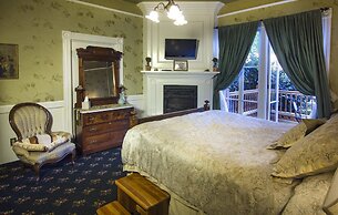 Gingerbread Mansion Inn