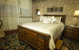 Gingerbread Mansion Inn