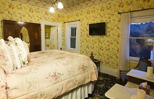 Gingerbread Mansion Inn