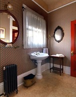 Gingerbread Mansion Inn