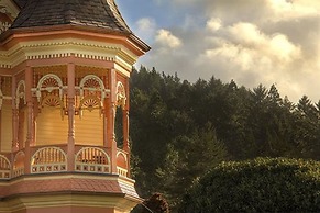 Gingerbread Mansion Inn