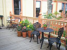 Gingerbread Mansion Inn