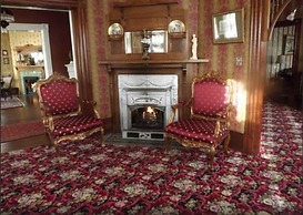 Gingerbread Mansion Inn