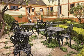 Gingerbread Mansion Inn