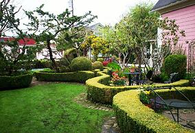 Gingerbread Mansion Inn