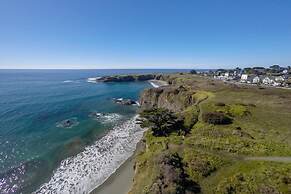 The Mendocino Hotel and Garden Suites