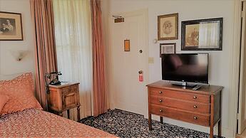 The Mendocino Hotel and Garden Suites