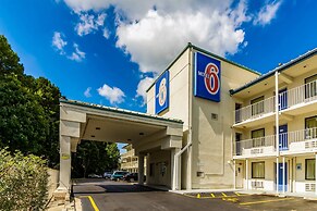 Motel 6 Raleigh, NC - Cary