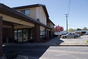 AmeriVu Inn & Suites