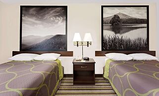 Super 8 by Wyndham Waynesboro