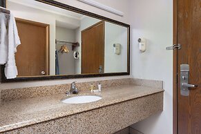 Days Inn & Suites by Wyndham Kansas City South