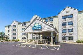 Days Inn & Suites by Wyndham Kansas City South