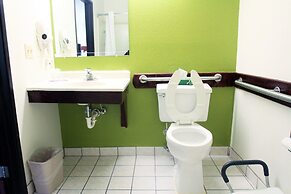 Super 8 by Wyndham South Boston VA