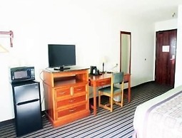 Super 8 by Wyndham South Boston VA