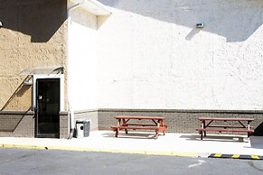 Super 8 by Wyndham South Boston VA