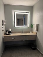 AmericInn by Wyndham Glendale/Milwaukee