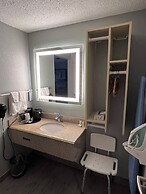 AmericInn by Wyndham Glendale/Milwaukee