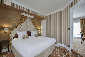 Maison Astor Paris, Curio Collection by Hilton