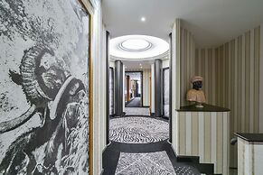 Maison Astor Paris, Curio Collection by Hilton