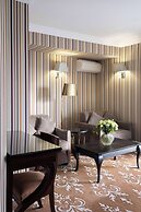 Maison Astor Paris, Curio Collection by Hilton