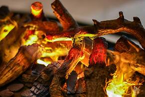 Maison Astor Paris, Curio Collection by Hilton