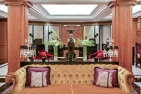 Maison Astor Paris, Curio Collection by Hilton