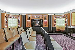 Maison Astor Paris, Curio Collection by Hilton