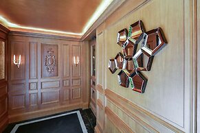 Maison Astor Paris, Curio Collection by Hilton